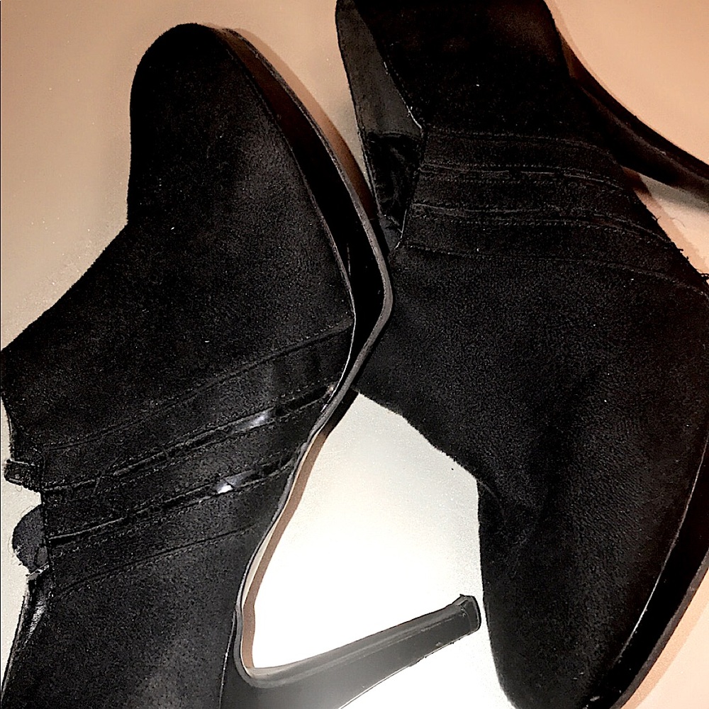 Black ankle boot heals